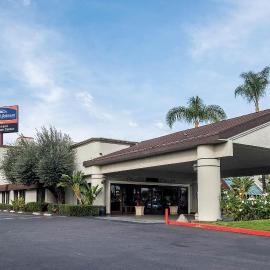 Howard Johnson by Wyndham Fullerton/Anaheim Conference Cntr, hotel en Fullerton