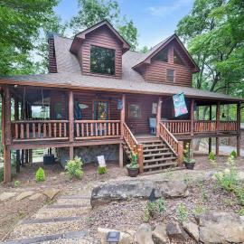 Whippoorwill Calling Endless Mountain Views Hot Tub and Fire Pit, hotel a Mineral Bluff