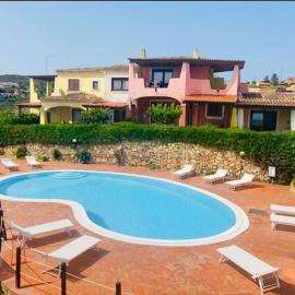 Villetta girasole, piscina, vista mare, Wifi, hotel in Porto San Paolo
