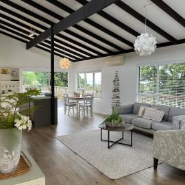 Rest and relax at HeavenLeigh, hotel di Leigh