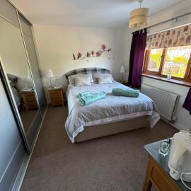16 Bentley Road - Uttoxeter, Comfortable accommodations, SHARED SHOWER ROOM, NO BREAKFAST