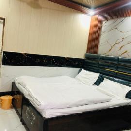 Hotel Him darshan – hotel w mieście Madheso