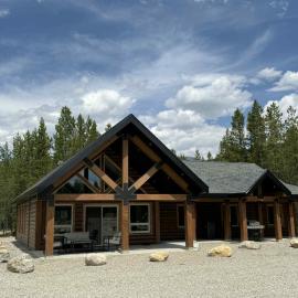 Polar Den Cabin, hotelli kohteessa Valemount