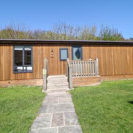 Dovestone Luxury Lodges sleeps 6 - pet free, hotel in Oldham
