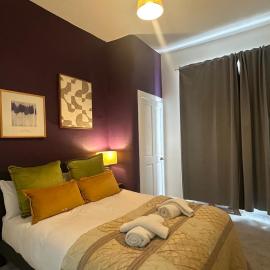 Private Entry 2-Bedroom Flat, Hotel in Edinburgh
