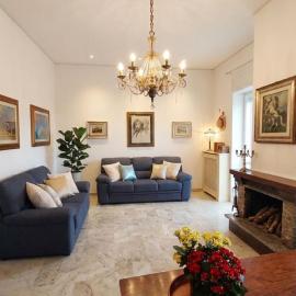 Simohouse - Business Suite Apartment 140mq - pietra leccese d'autore, hótel í Lecce