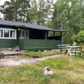 Cozy guest house with shared pool near forest and restaurant, готель у місті Вермде