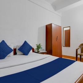 Brill Rooms Near City Centre Metro Station