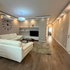 Valentina Cozy 2-Bedroom House, Hotel in Lushnjë