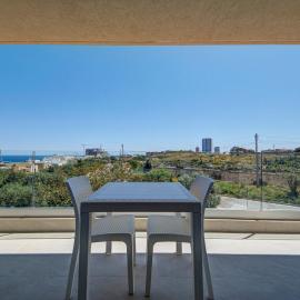 Beautiful Pembroke 2BR home with views Near Beach