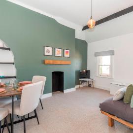 Tranquil Twickenham Gem 3 mins to Station & Thames - Pass the Keys, hotel a Twickenham