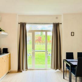 Casa Buda 2BR Apartment-Lakes Malpensa MXP 24h Check-in Parking – hotel w mieście Sesto Calende