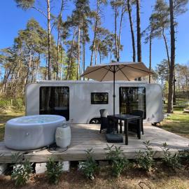 Ferienhäuser Insel Usedom - Luxuswohnwagen Doppeltür mit Whirlpool, hotel v destinaci Lütow