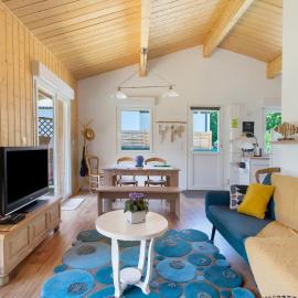 Maison en bois à la campagne