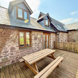 Very spacious rural 2 bed barn sleeps 5, hotel u gradu 'Usk'