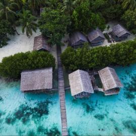 Freedom Homestay - Raja Ampat, hotel u gradu Airborei