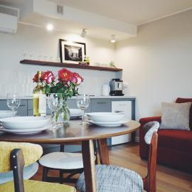 ToRUŃ ApartHotel z widokiem na Wisłę i Krzywą Wieżę，托倫的飯店