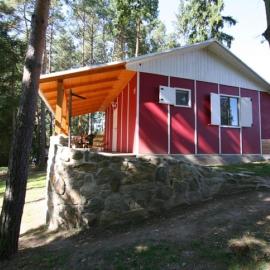 Chata s terasou 60m od vody, hotel in Vrcovice