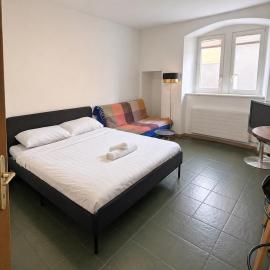 Central and Chilly by Cathedral, hotel sa Fribourg