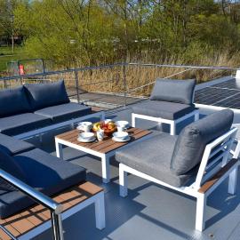Houseboat in Plau am See、Niederdorlaのホテル