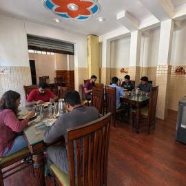 Shri Yamuna Divine Inn, hotel di Kharsālī