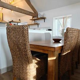 2 Beds - 2 Minute Walk to Beach!