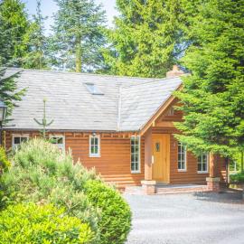 Douglas Fir Lodge - The Hollies Retreats, hotel i Oakmere