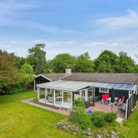 4 Bedroom Beautiful Home In Dronningmølle