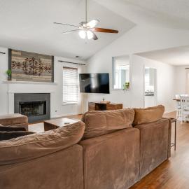 Modern 6BR Haven with Playroom, Gym, Deck, hotel a Cartersville