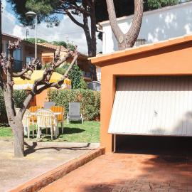 Apto agradable con jardín y garaje a 550 m playa