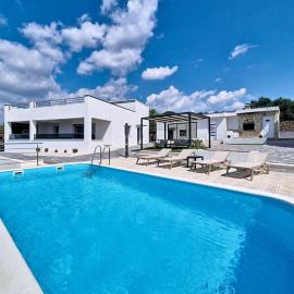 Holiday Home Ria with heated pool by Interhome