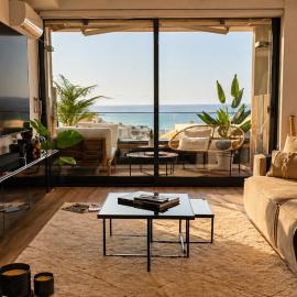Dolce Waves Luxe Petit Déjeuner Jacuzzi Design et Vue Mer, hotel u gradu Praja