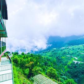 pristine mountain lodge, hotel em Chail
