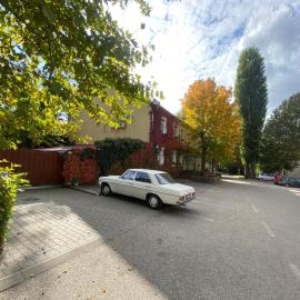 Hotel Arnold, hotelli kohteessa Tata