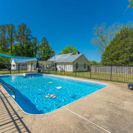 Private Pool and 3BR Family Fun Home with Gazebo, hotel a Crestview