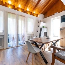 Railway Loft Design 3 room & 3 bathrooms 8 people with Garage by Immobilux, hotel en Monclassico