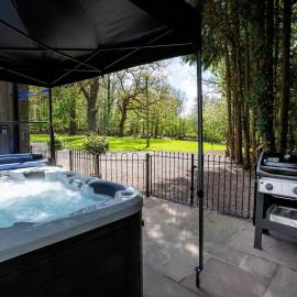 The Barn, 2 Bedrooms with Hot Tub, Forest of Dean, hotelli kohteessa Staunton