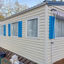 Lovely Stacaravan In La Tremblade, hotel in La Tremblade