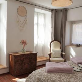 Appartement F2 avec terrasse centre historique, hotel in Luxeuil-les-Bains