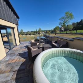 La Gelinotte gîte avec jardin et spa, Hotel in Thiers