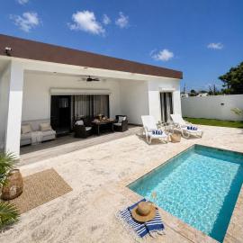 Modern 2BR Villa with Private Pool, Starlink WiFi, Security, Near Macao Beach, hotel in Higuey