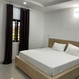 Lloyd Hotel and Suites, hotel di Benin City