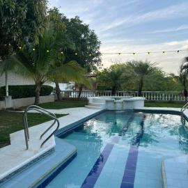 La Morenita - Cabaña privada para grupos de hasta 50 personas, hotel in Santa Marta