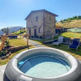 1 Bedroom Stunning Home In Palagnana, hotel i Palagnana