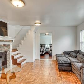 Nature & City Access! Family Home in North Jersey, hotel in Lincoln Park
