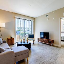 1BR Condo in Fort Myers | Pool + Gym + BBQ, hotel in Fort Myers