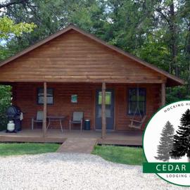 Romantic Cabin w Hot Tub Near Old Mans Cave, hotel a Logan