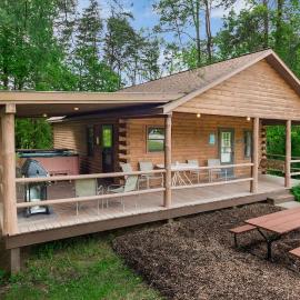 Close to parks, Hot Tub & Fire Pit, Onsite Trails, Hotel in Logan