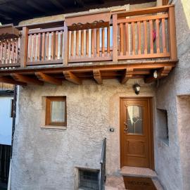 Casa singola zona pedonale Fiera di Primiero, hotel in Fiera di Primiero