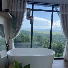 Romantic Glass Cabin w/ Hot Tub |Wi-Fi |Ocean View, khách sạn ở Samal